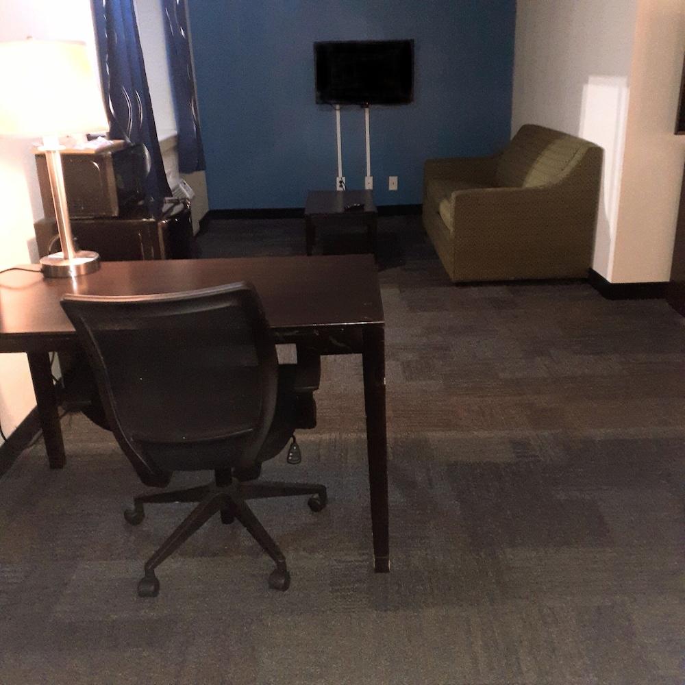 Americas Best Value Inn & Suites Phenix City photo 8