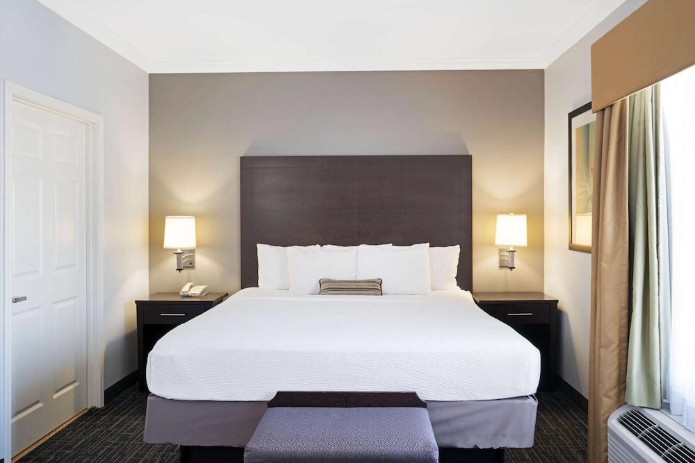 Sonesta Essential Houston Westchase photo 14