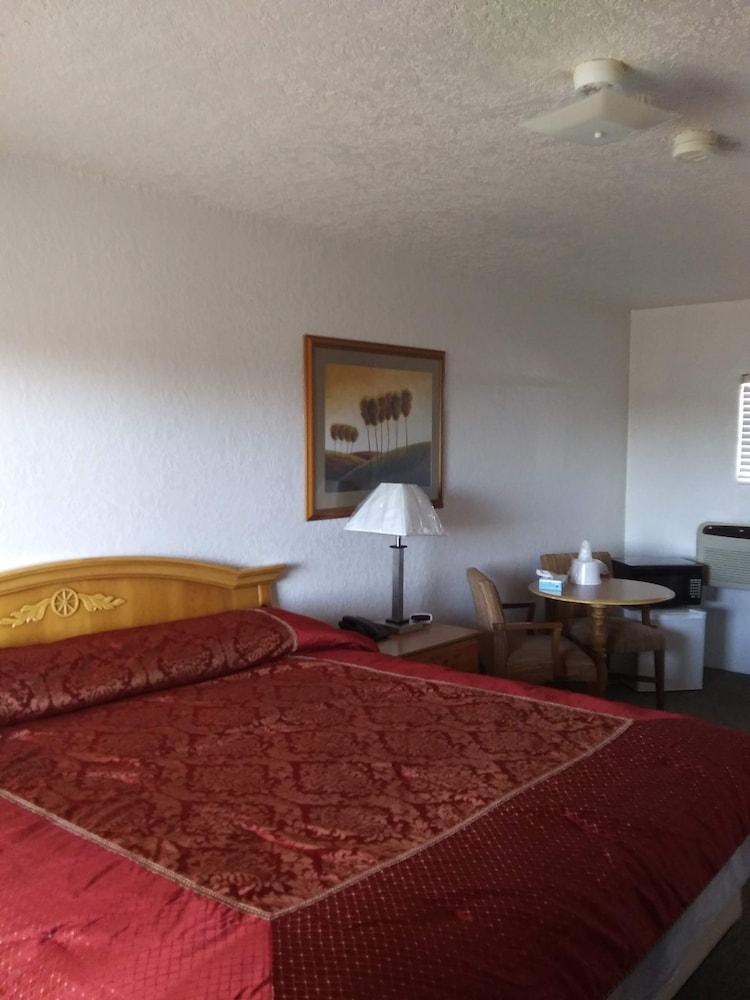 Circle S Lodge photo 33