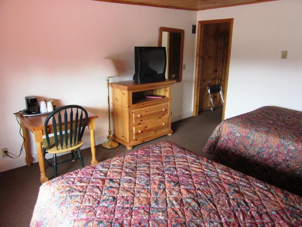 Traveler's Lodge photo 9
