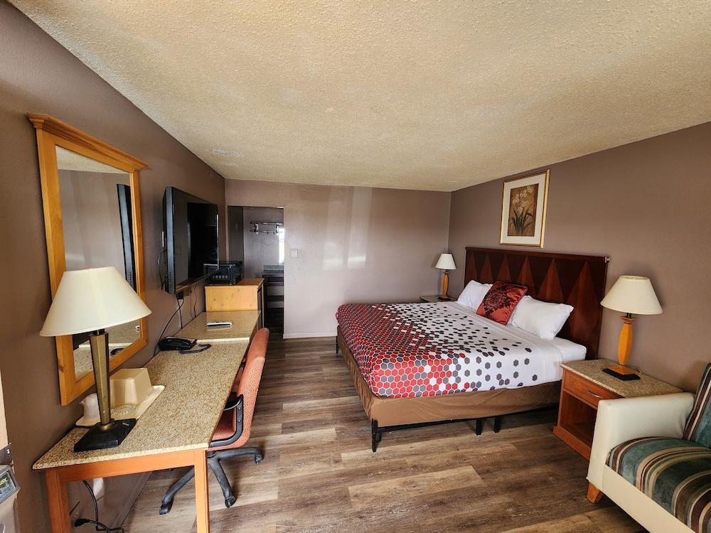 Satellite Inn photo 12