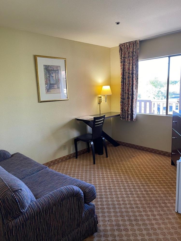 Motel 6 Tempe, AZ – Elliot Road photo 18