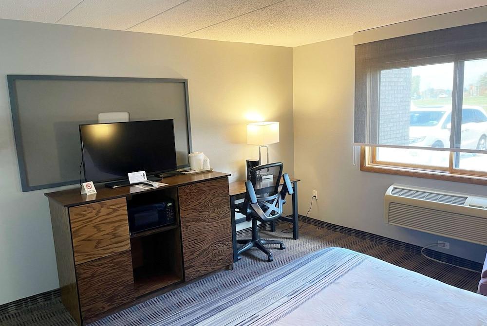 AmericInn by Wyndham Ladysmith photo 7