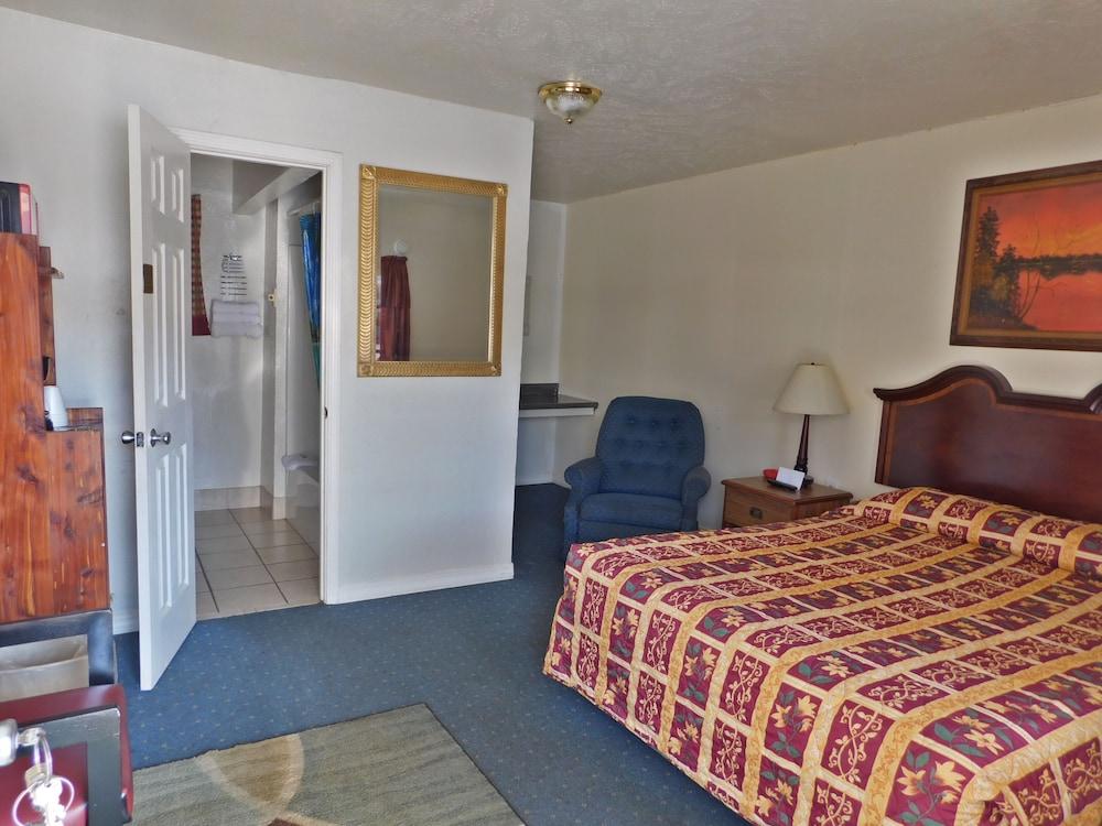 Little Shamrock Motel photo 46