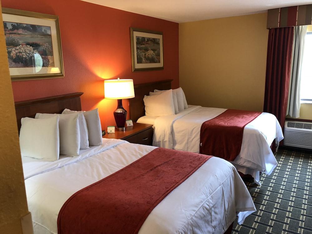 Baymont by Wyndham Springfield IL photo 13