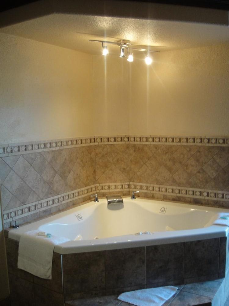 Trails West Motel photo 7