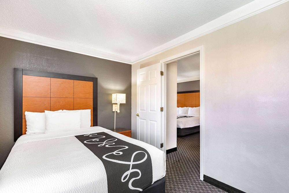 Travelodge by Wyndham El Paso - Airport photo 14