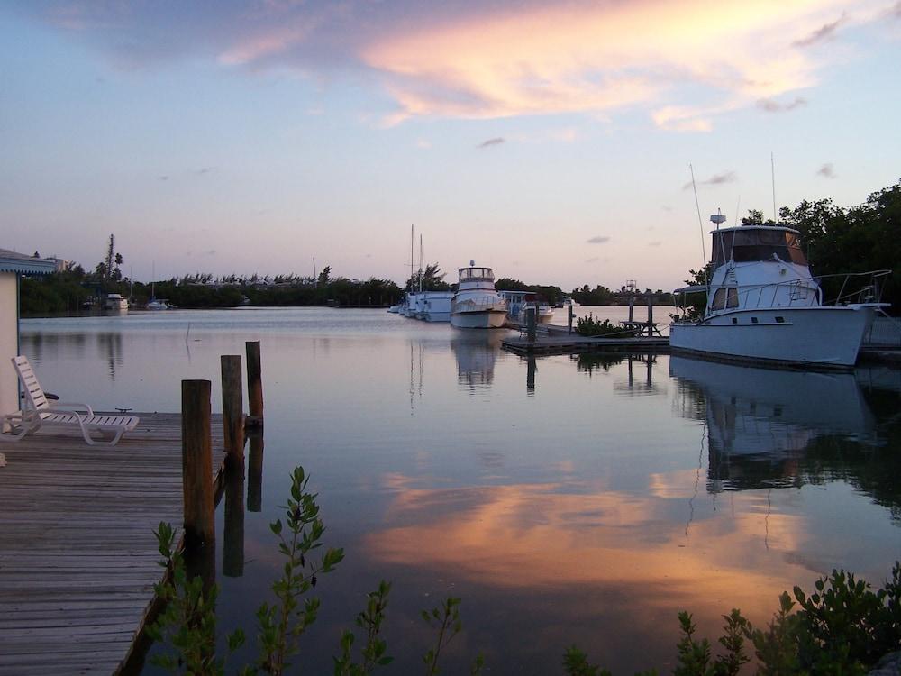 Floating Sea Cove Resort & Marina photo 9