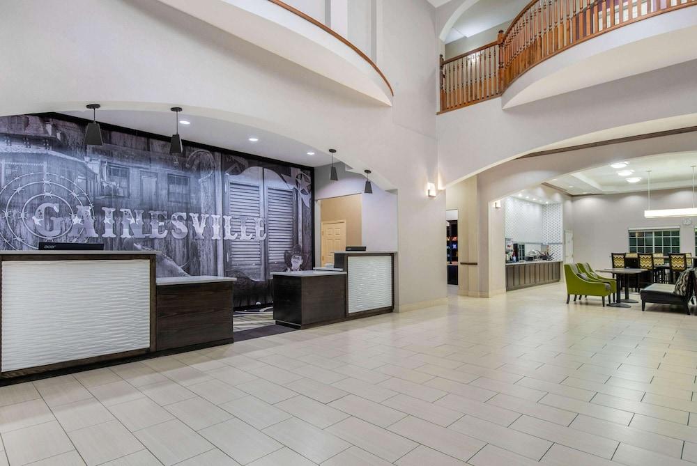 La Quinta Inn & Suites by Wyndham Gainesville photo 3