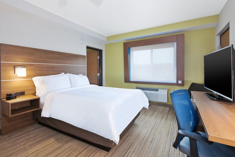 Holiday Inn Express & Suites Petoskey by IHG photo 32