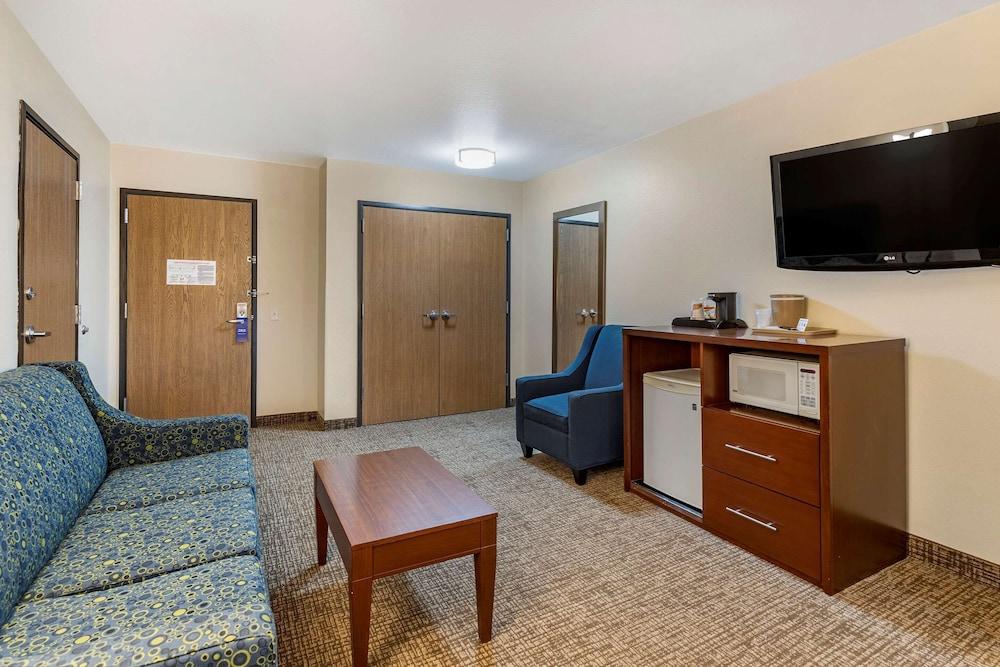 Comfort Inn & Suites Greenville I-70 photo 5