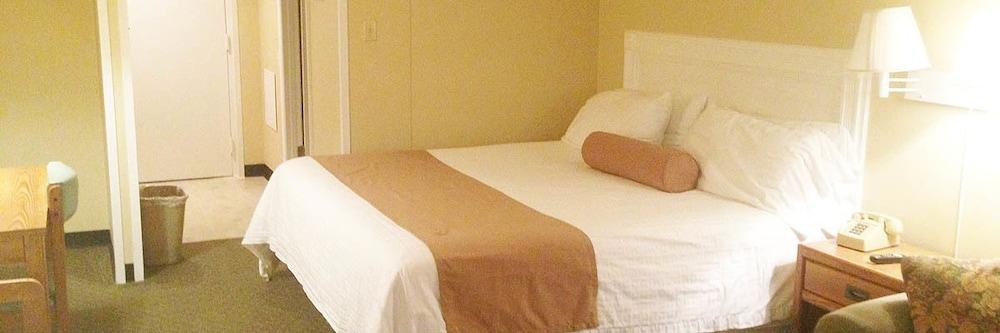 Fenwick Islander Motel photo 3