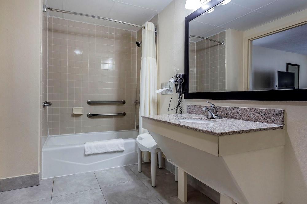 Quality Inn Pinehurst Area photo 28