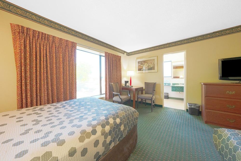 Broadway Inn photo 13