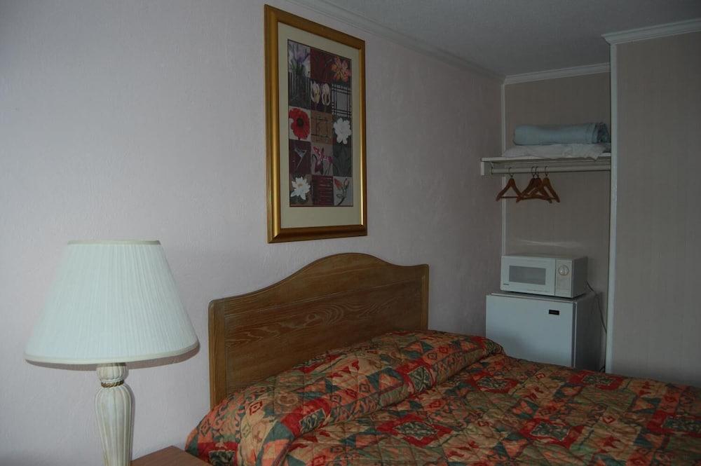 Sea Breeze Inn photo 16