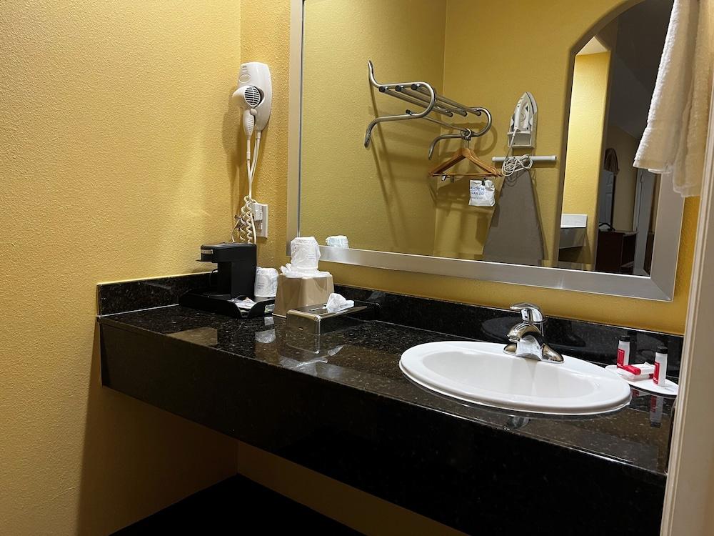 Quality Inn Montgomery - Lake Conroe photo 16