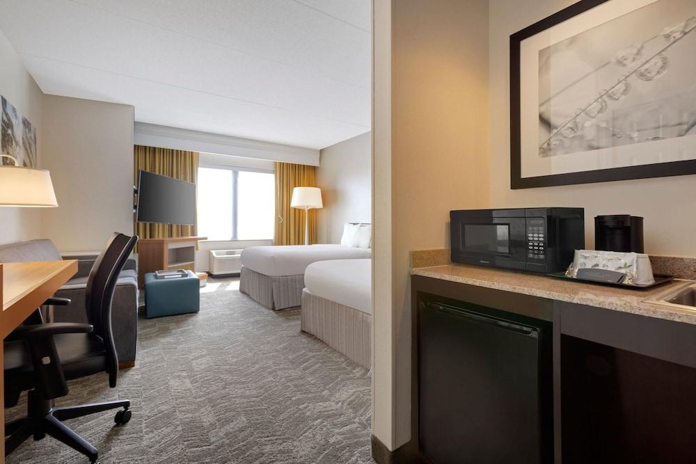 SpringHill Suites by Marriott Newark Liberty International photo 7