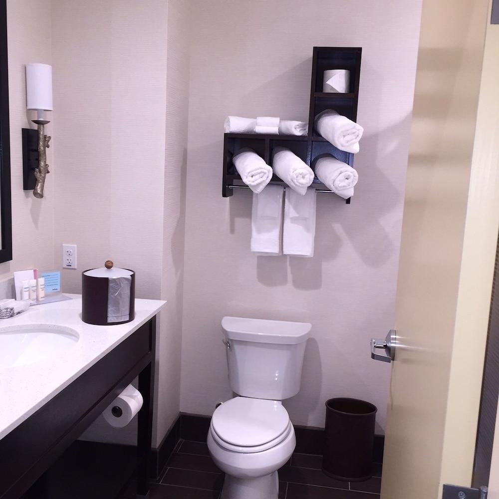 Hampton Inn & Suites Stroudsburg Pocono Mountains photo 23