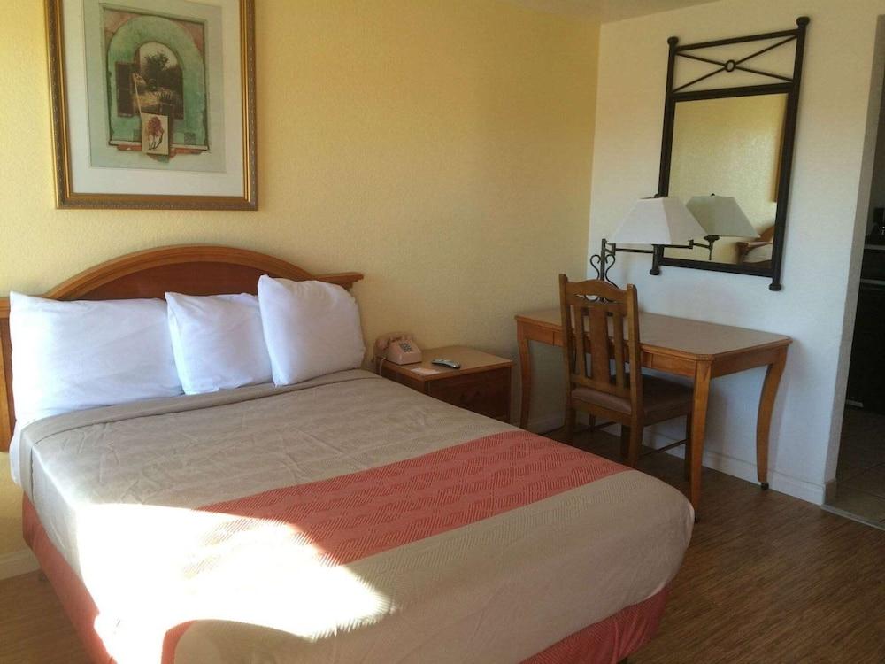 Vagabond Inn Hemet photo 16