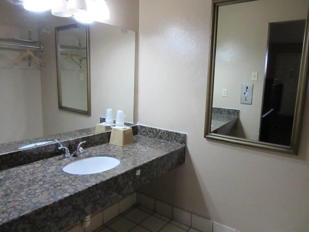 Royal Inn photo 5