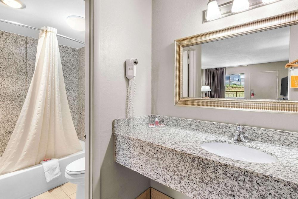 Brentwood Inn & Suites photo 4