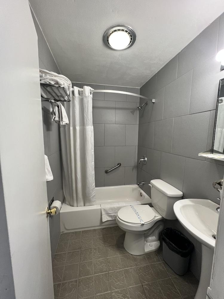 Inn Towne Motel photo 14