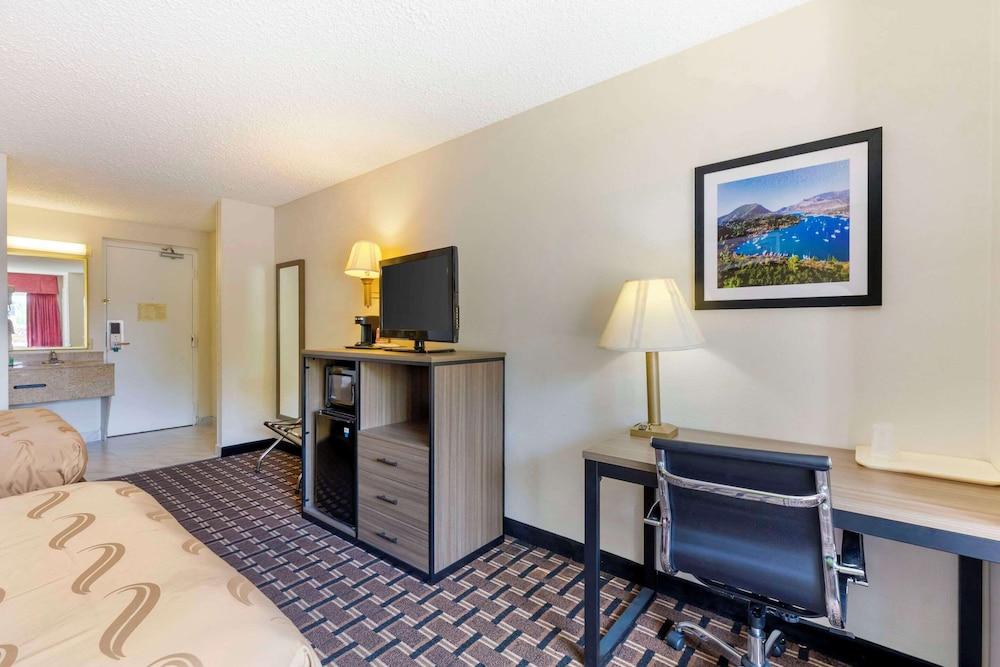 Quality Inn Huron photo 12