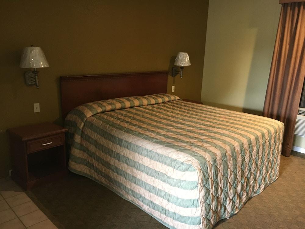 Bellflower Travel Inn photo 10
