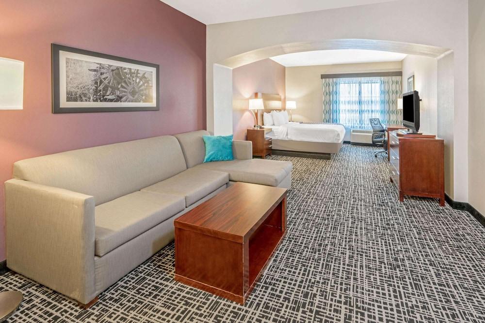 La Quinta Inn & Suites by Wyndham Oklahoma City -Yukon photo 17