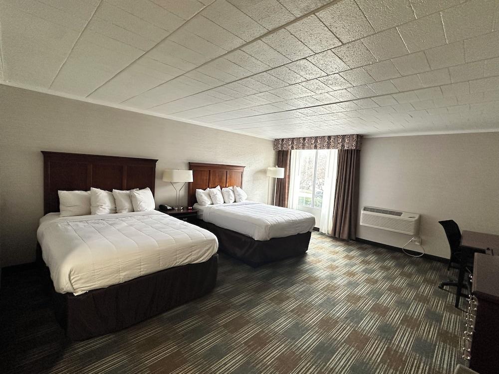 Finger Lakes Inn & Suites photo 15