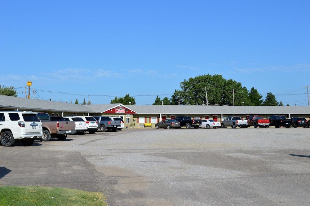 Green Acre Motel by OYO Near Rush County Airport photo 13