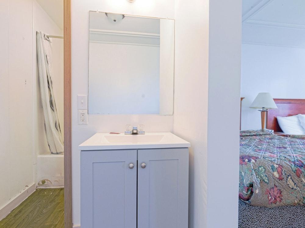 Country Hearth Inn & Suites By OYO Sturgis photo 14