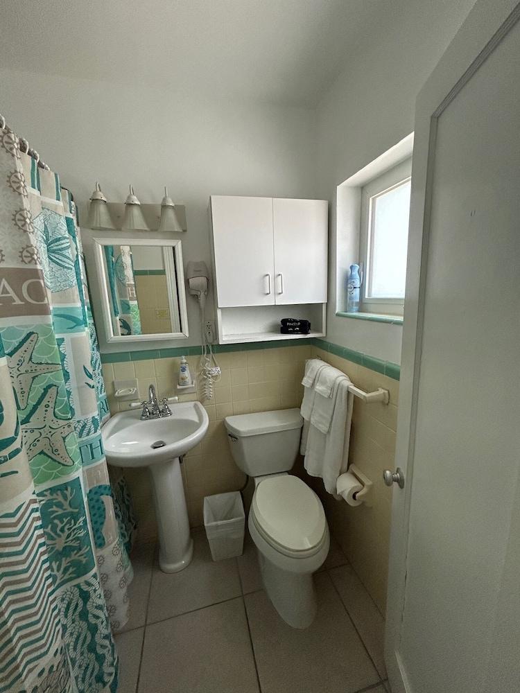Bahama Beach Club Pompano photo 81