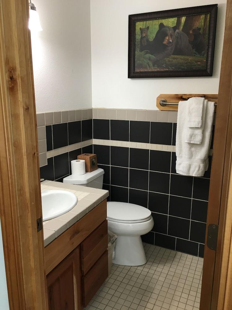 Twin Peaks Lodge and RV Park photo 21