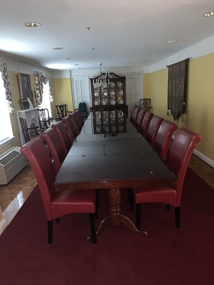French Quarter Inn photo 35