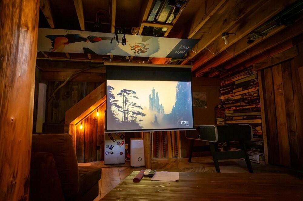 Upscale Hostel by Lake George & Gore Mtn photo 8