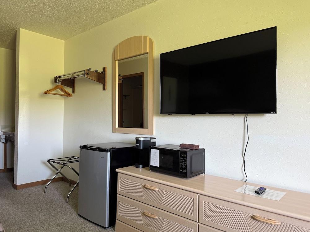 The Trail Inn - Stanton IA - Halland Ave photo 7