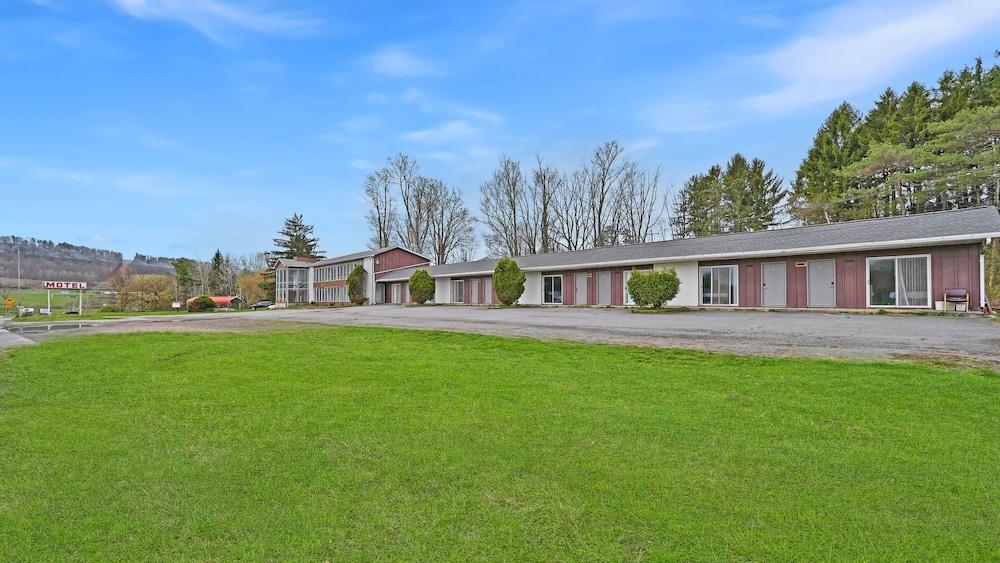 Maplehurst Motel — hotel in Tunkhannock