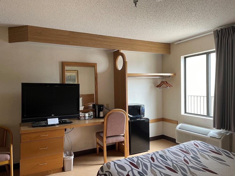 Red Roof Inn Branson photo 17
