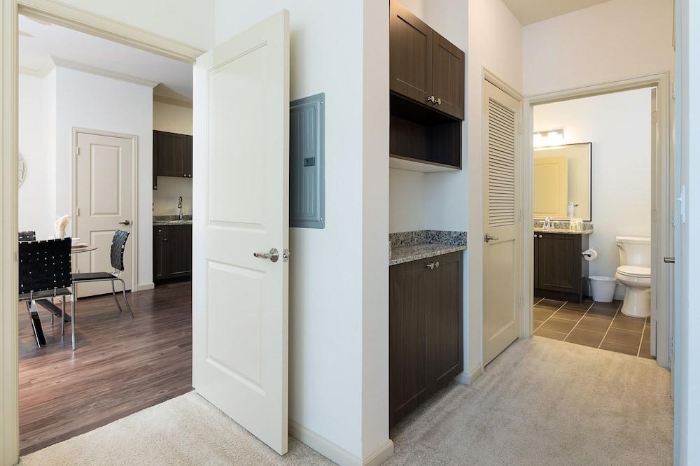 Global Luxury Suites Baypointe Station photo 56