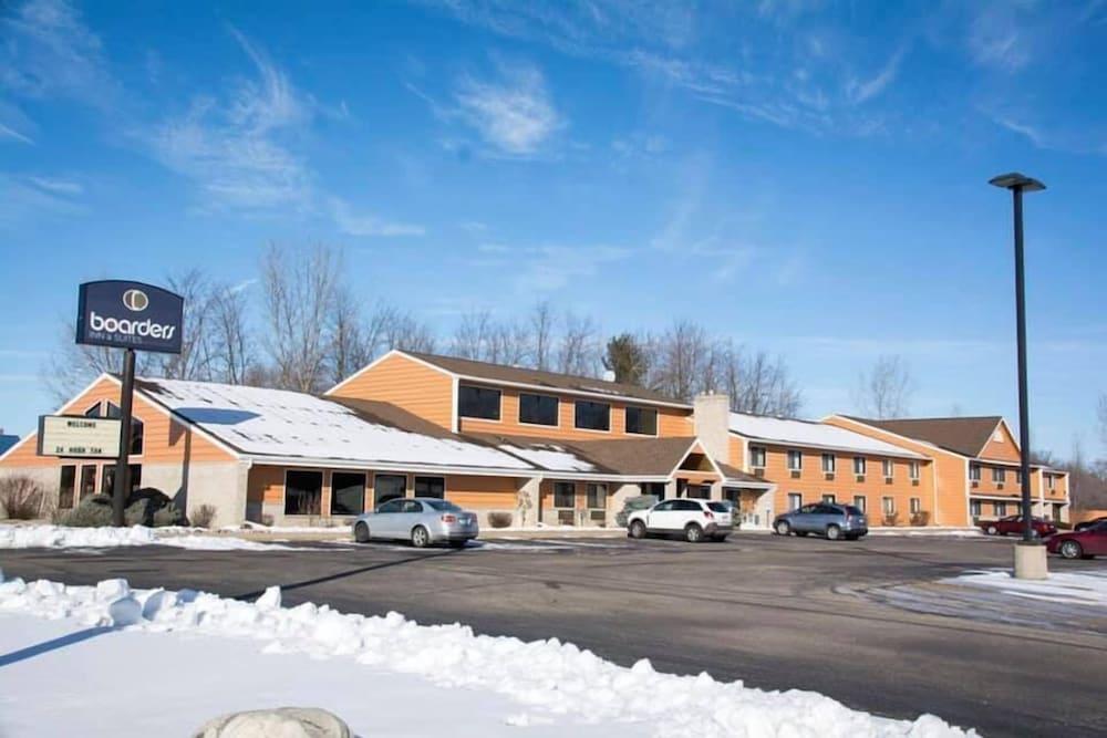 Boarders Inn & Suites by Cobblestone Hotels - Wautoma photo 1