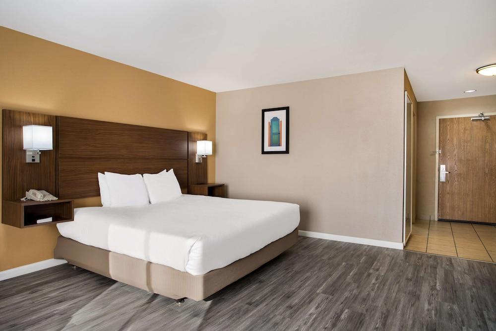 Best Western Gallup West photo 12
