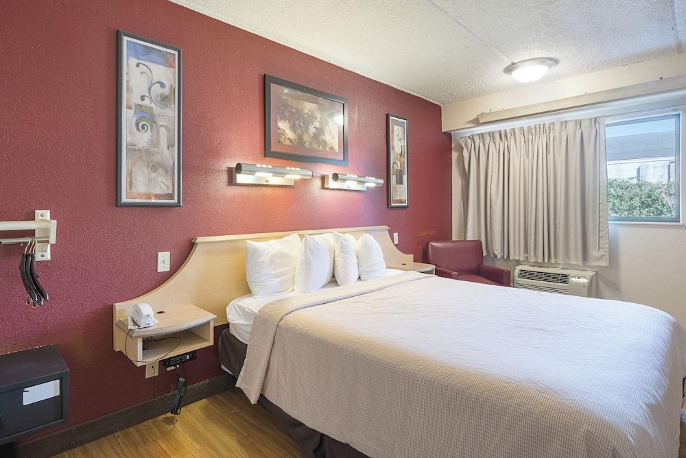 BAY INN photo 2