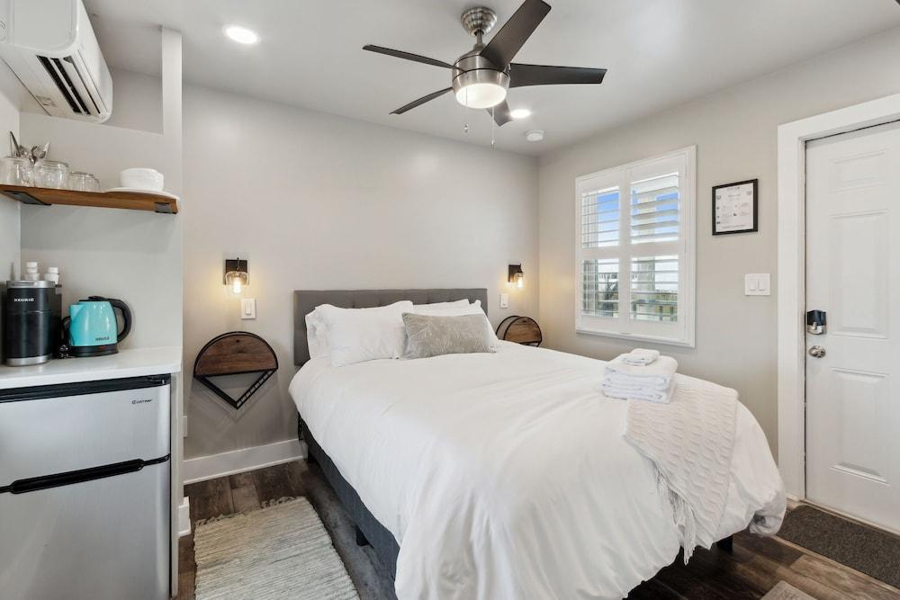 Beach 5 Villas - Immaculate 300 steps from the Ocean photo 6