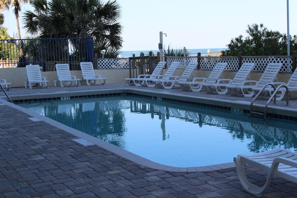 Blu Atlantic Oceanfront Hotel & Suites photo 2