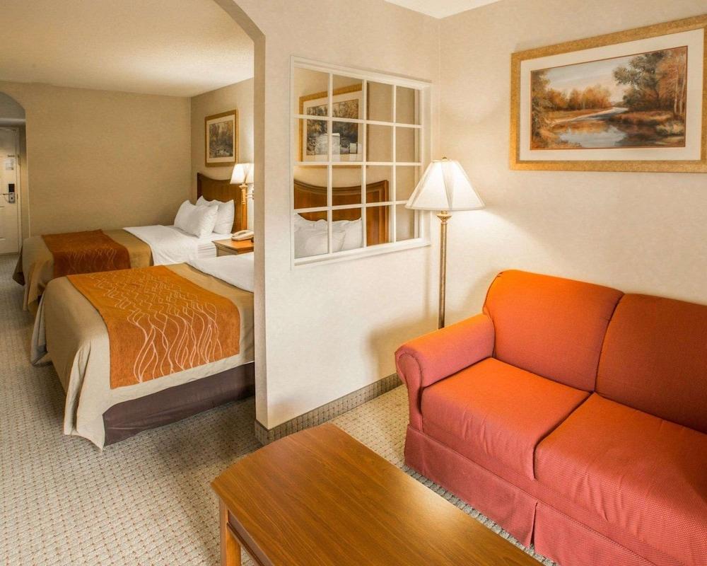 Rodeway Inn & Suites Cherokee On the River photo 23