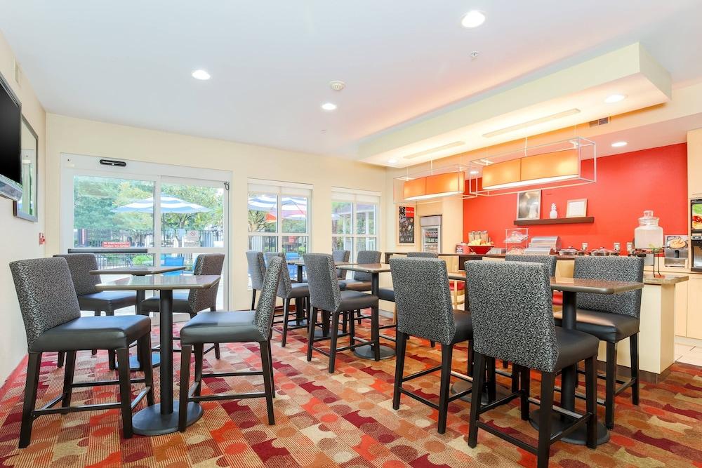 Sonesta Simply Suites Houston Brookhollow photo 19