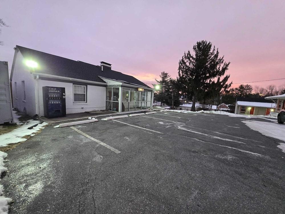 Skyline Motel By OYO Waynesboro US 250 photo 3