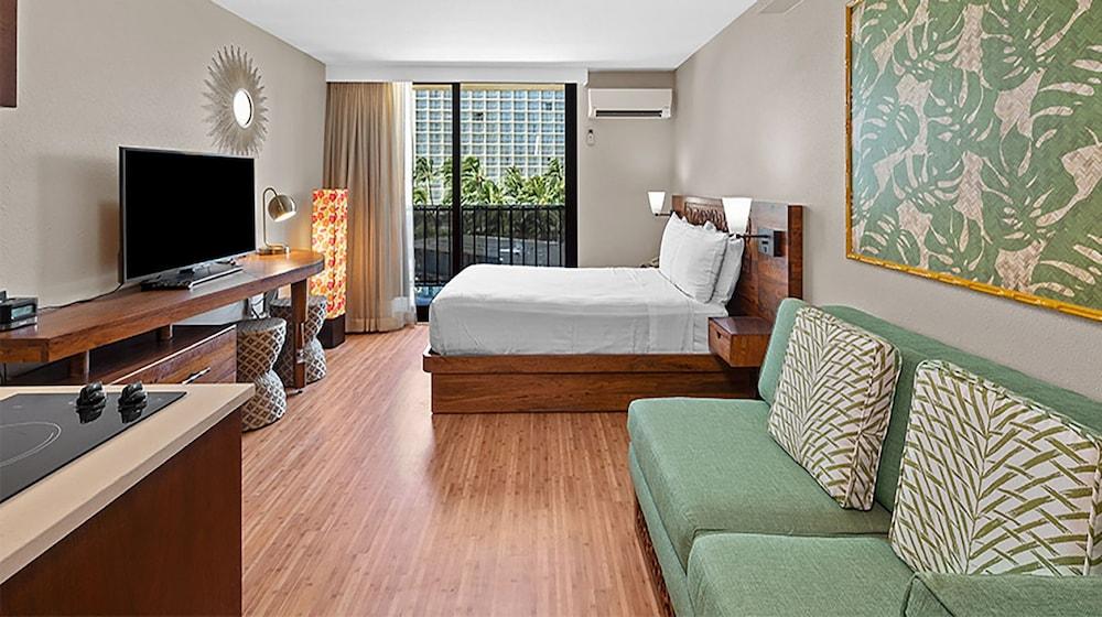 Castle Bamboo Waikīkī Hotel photo 59