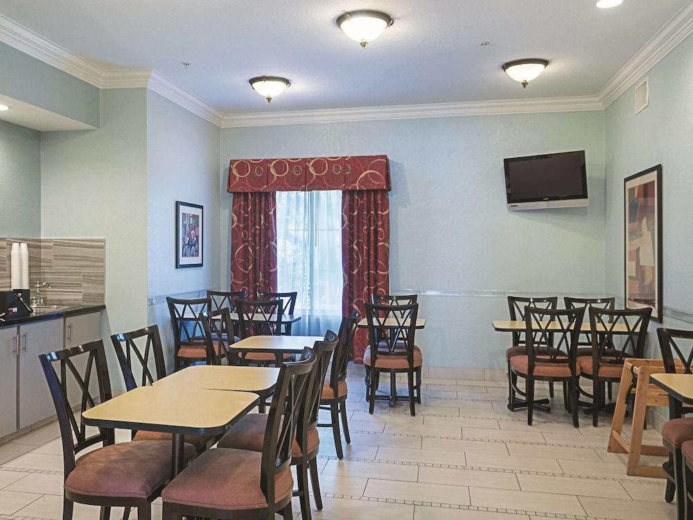 La Quinta Inn & Suites by Wyndham Slidell - North Shore Area photo 26